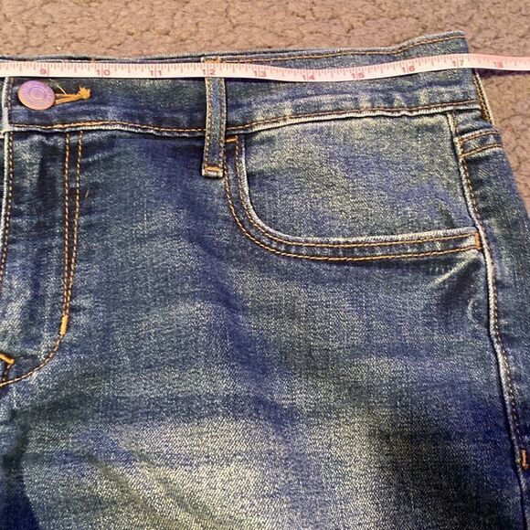 Old Navy Semi Fitted Cut Off Jean Shorts Size 10 - Picture 5 of 9
